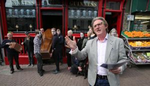 Adrian Dunbar opens the third edition of the Happy Days Festival, the world’s first and only festival dedicated to the Nobel-prize winning writer Samuel Beckett, at The Skull, Blakes of the Hollow, Enniskillen,  Co Fermanagh. Photogprah:  Paul Faith