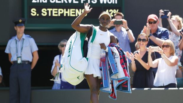   Sloane Stephens salutes the crowd after losing to Donna Vekic of Croatia in the first round. Photo: Peter Nicholls / Reuters 