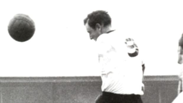 Jimmy Hasty en action pour Dundalk. Il a marqué 103 buts en 1709 matchs pour le club entre 1960 et 1966.