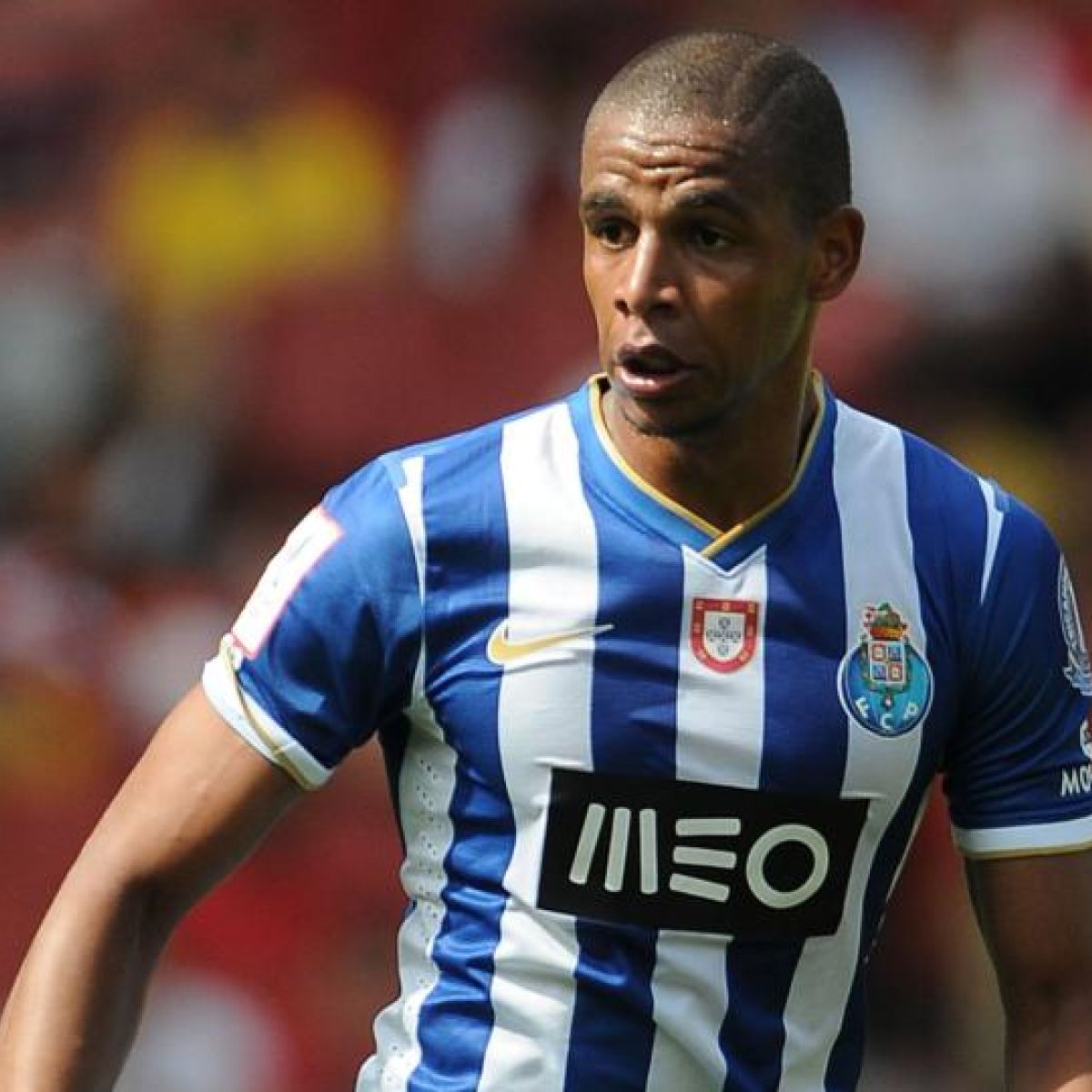 Man City Drum Up Fernando Transfer