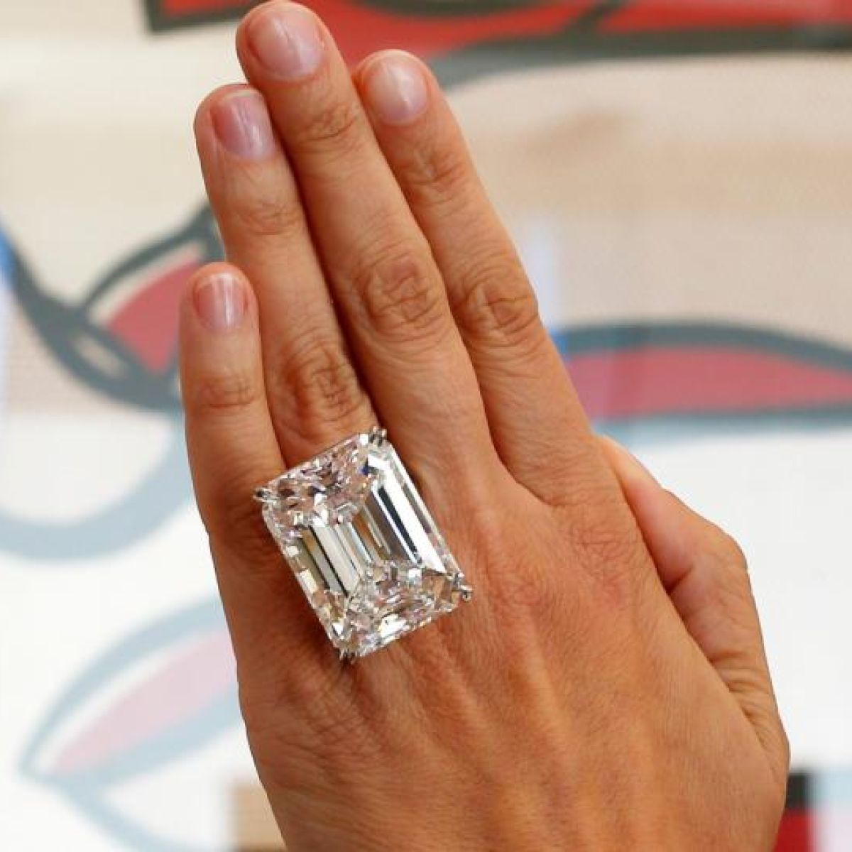 Flawless 100-carat diamond sells for 