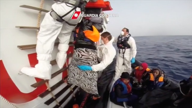 Italian Coastguard Rescues Hundreds Of Migrants At Sea