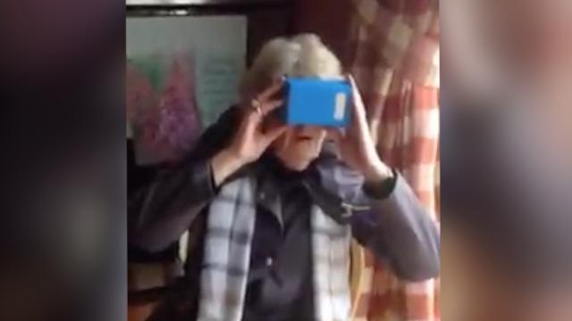 Granny Experiences Virtual Reality For The First Time