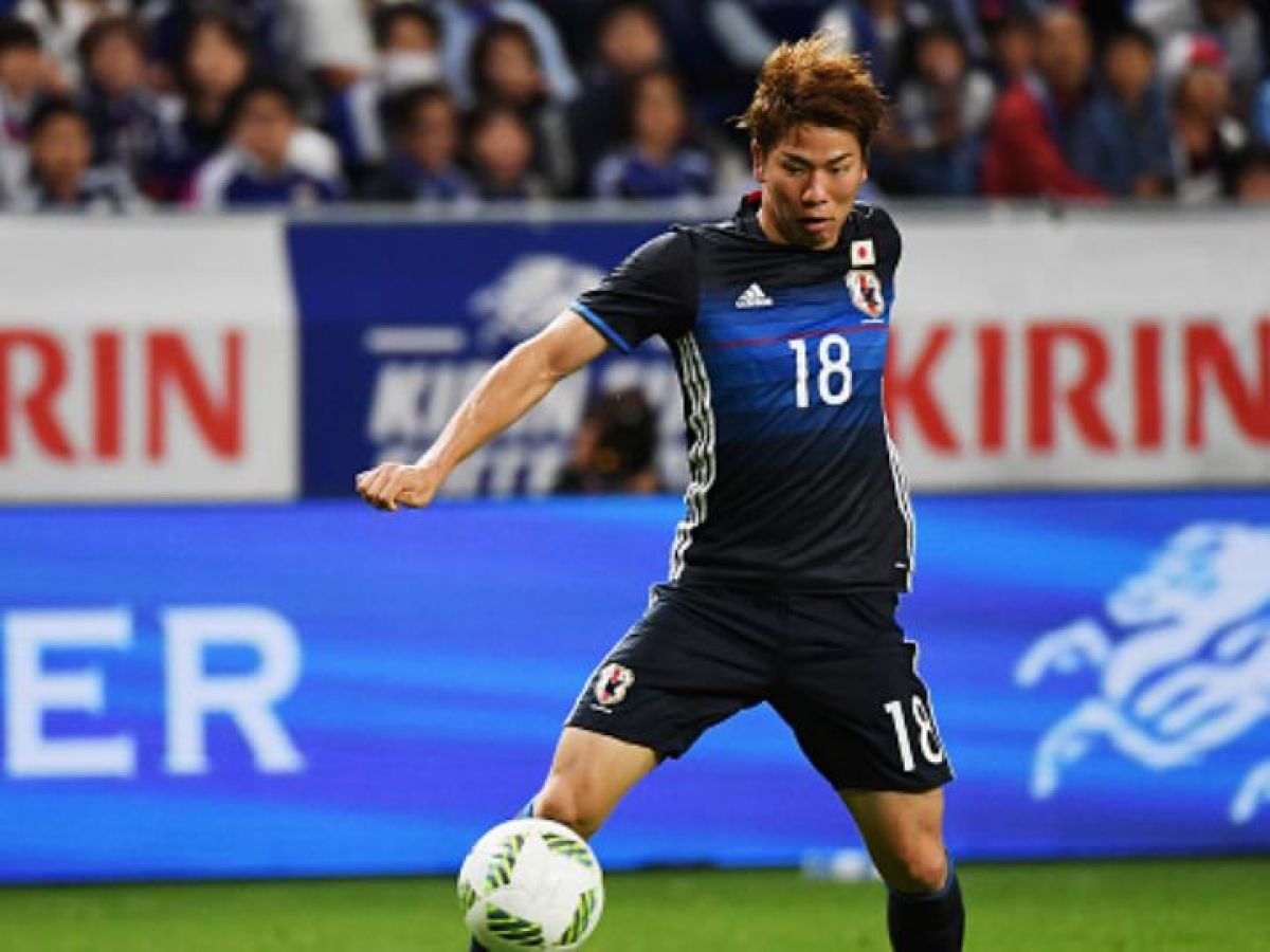 Arsenal Sign Japanese Striker Takuma Asano