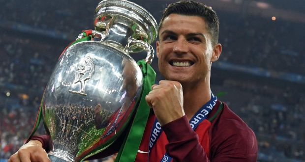 Hasil gambar untuk cristiano ronaldo portugal euro 2016