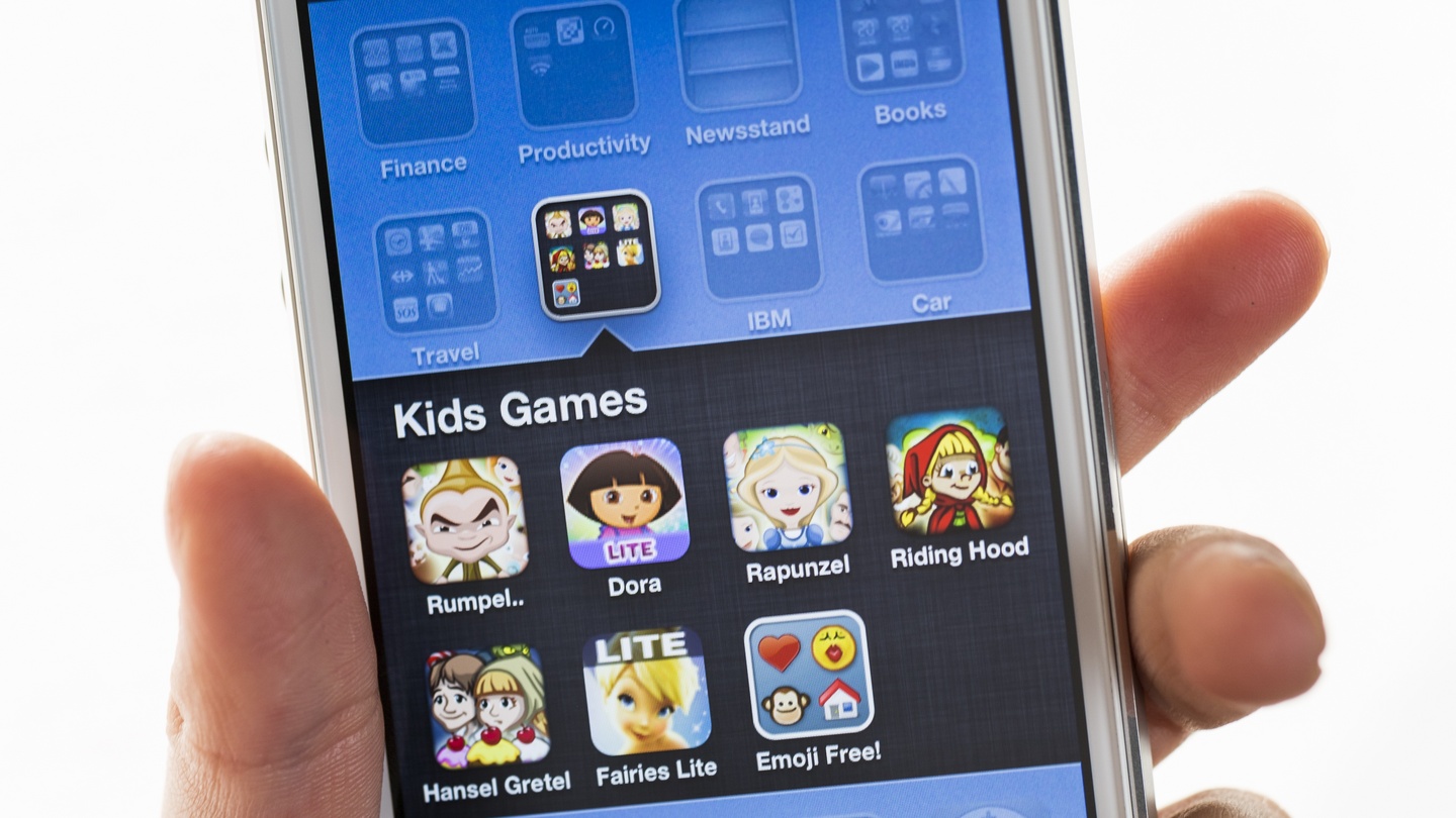 Giving Your Child A Mobile Phone The Pros And The Cons - 