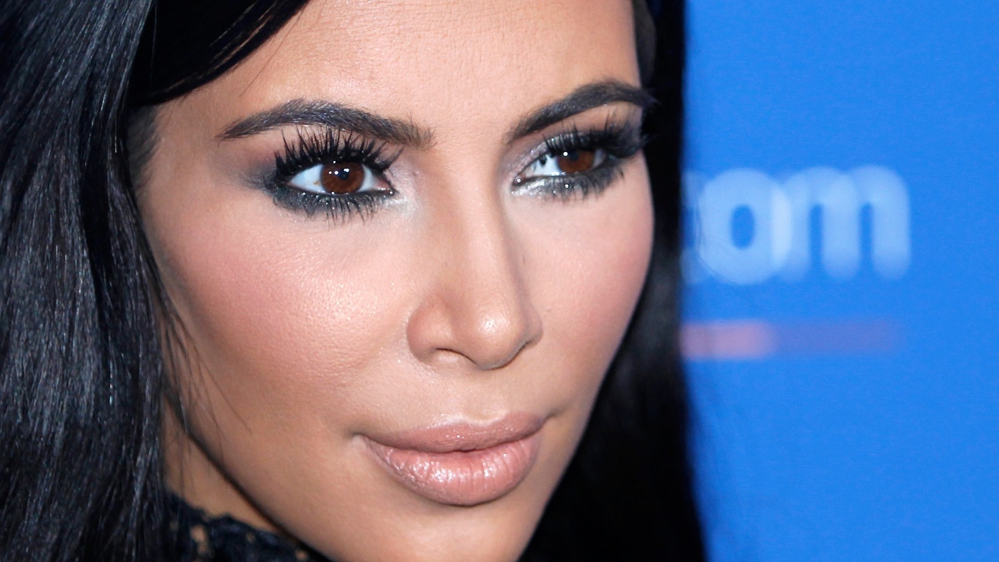 Kim Kardashian Held At Gunpoint Jewellery Worth Millions Stolen