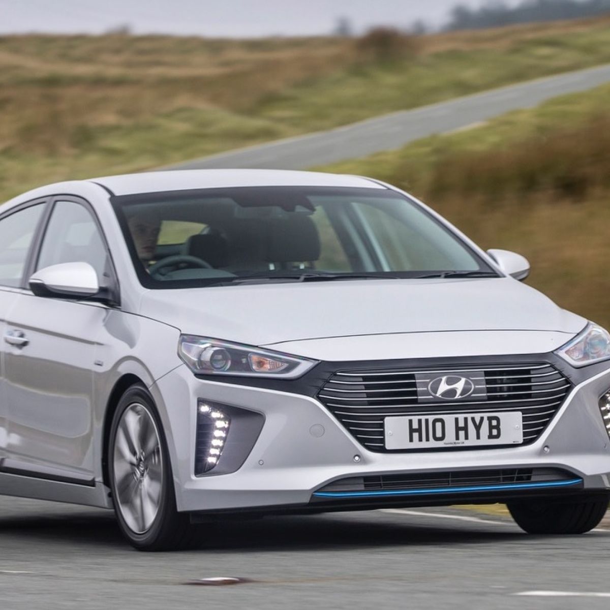 Hyundai Introduces Ioniq Electric Car And Names I30 Price