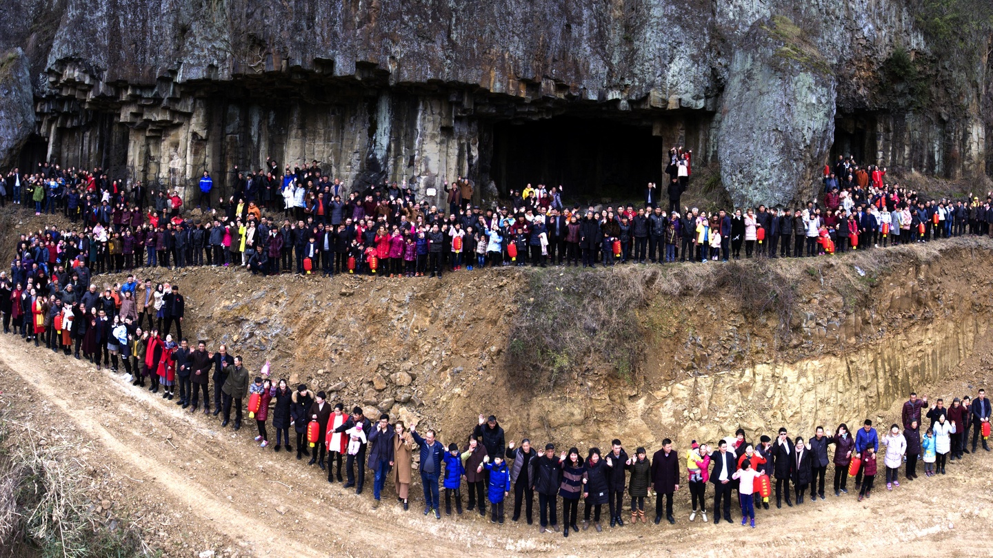 500 китайцев. 500 Человек. Толпа 500 человек. 500 Человек на 1 фото. Фотография 500 человек.