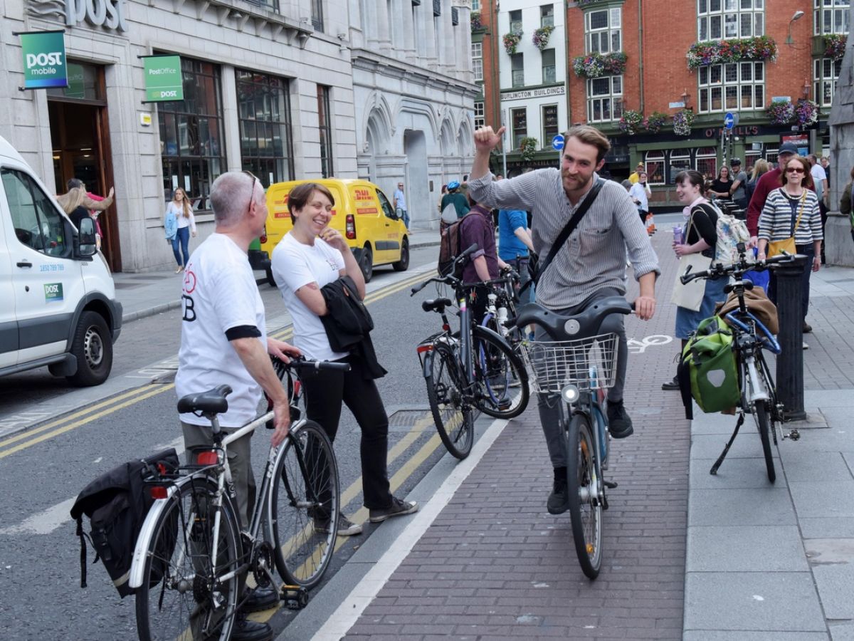 contraflow cycle lane