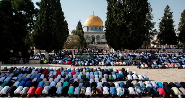 Palestinians Return To Worship At Al Aqsa Mosque