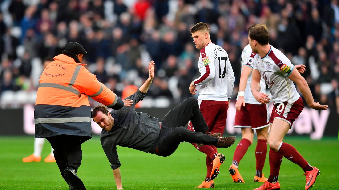 West Ham Vow To Give Lifetime Bans To Pitch Invaders