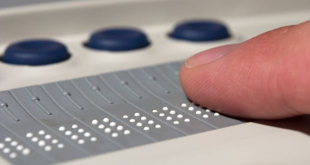 Un dispositivo braille para usuarios de computadoras ciegas. La Asociación para el Acceso a la Educación Superior y la Discapacidad tiene aproximadamente 1,000 graduados en sus libros que están buscando trabajo. Fotografía: iStock