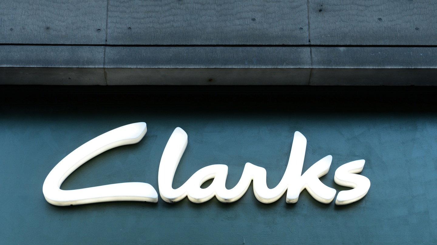 UK shoe retailer Clarks closes O 