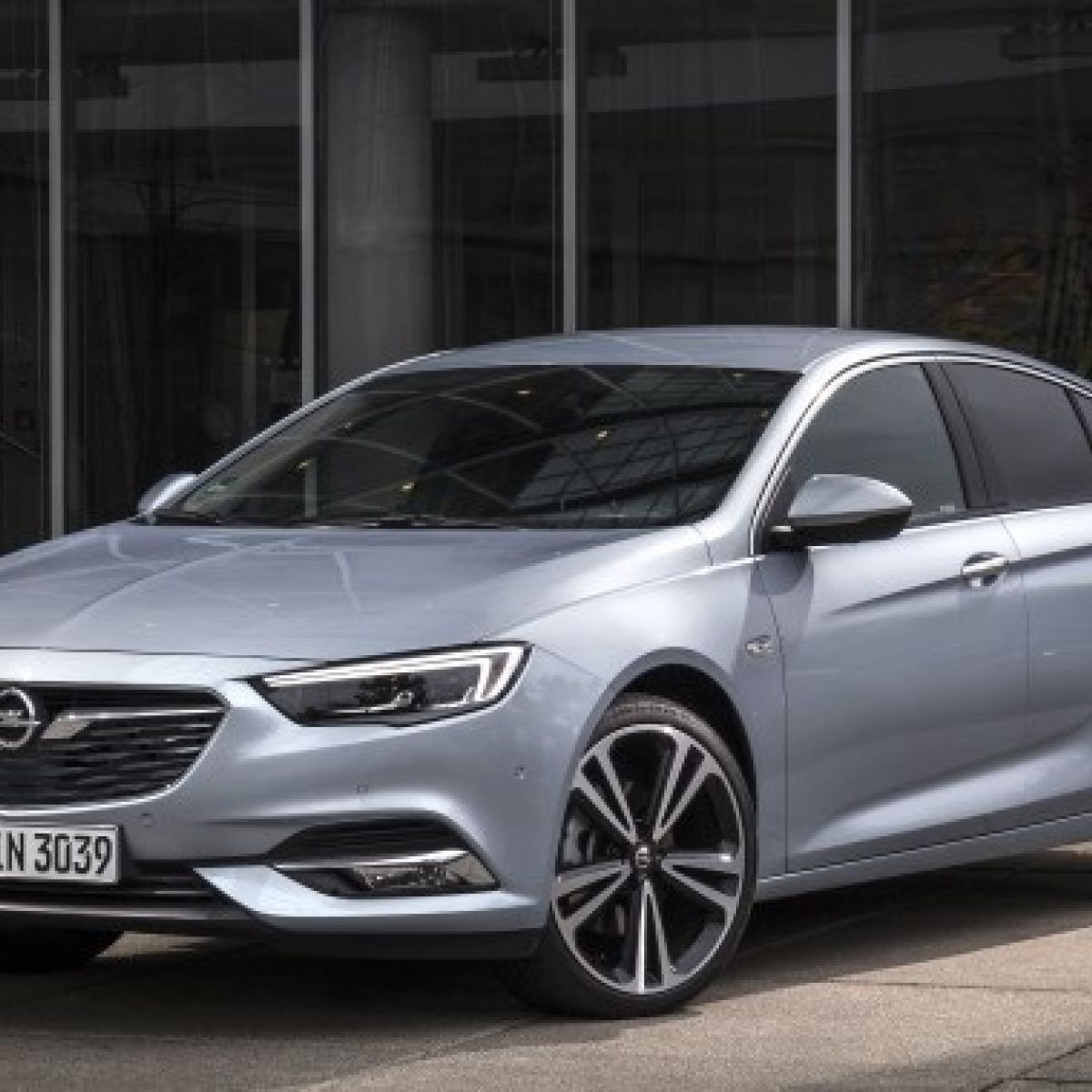 86 Opel Insignia A Grand Saloon But Slightly Outclassed By Rivals