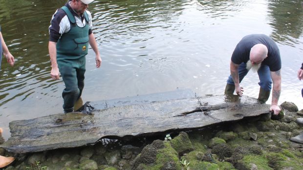 Boat Made 5 000 Years Ago Found By Men On River Boyne Fishing Trip