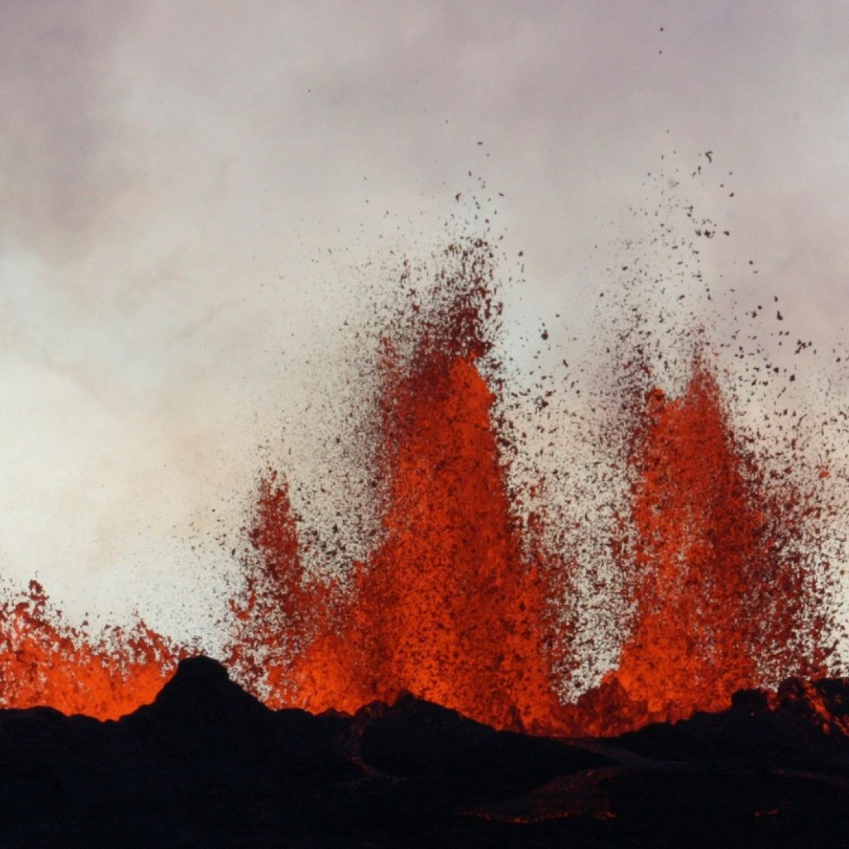 Volcano eruption experiment hypothesis