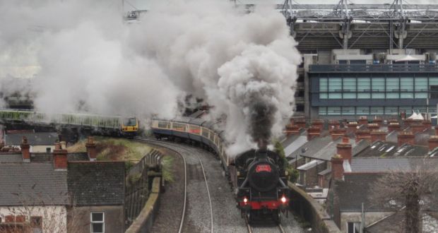 volunteering-on-santa-s-steam-powered-express-in-dublin