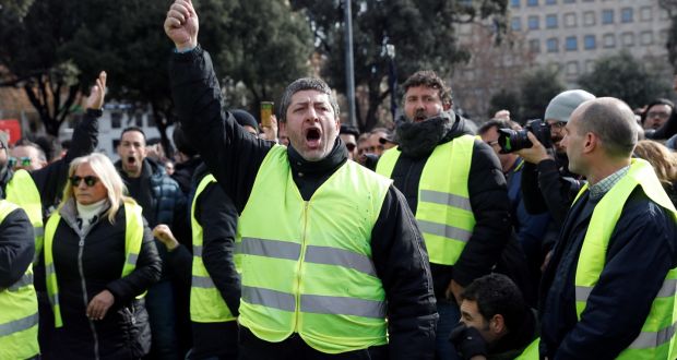 Spanish taxi drivers take to streets in Uber protest