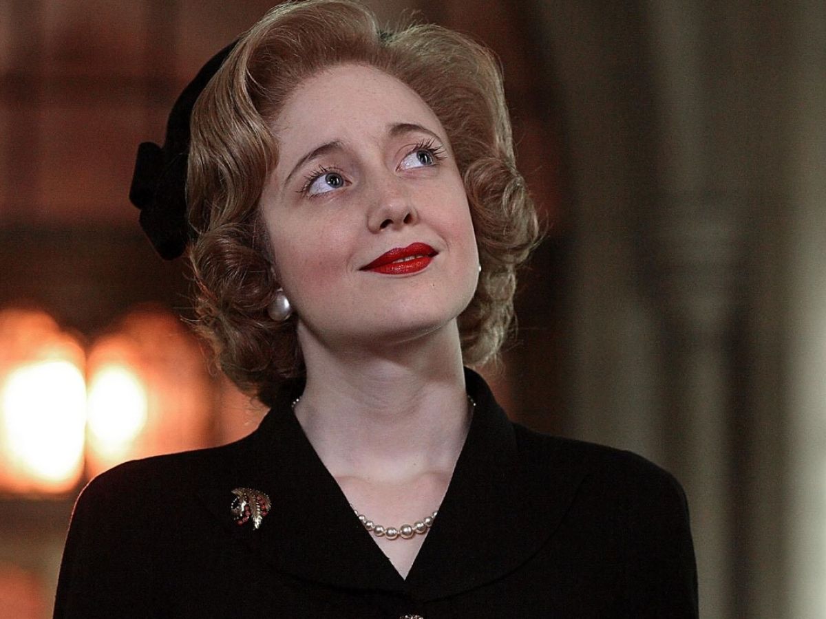 Gillian Anderson Be Wary Playing Thatcher Is A Poisoned Chalice