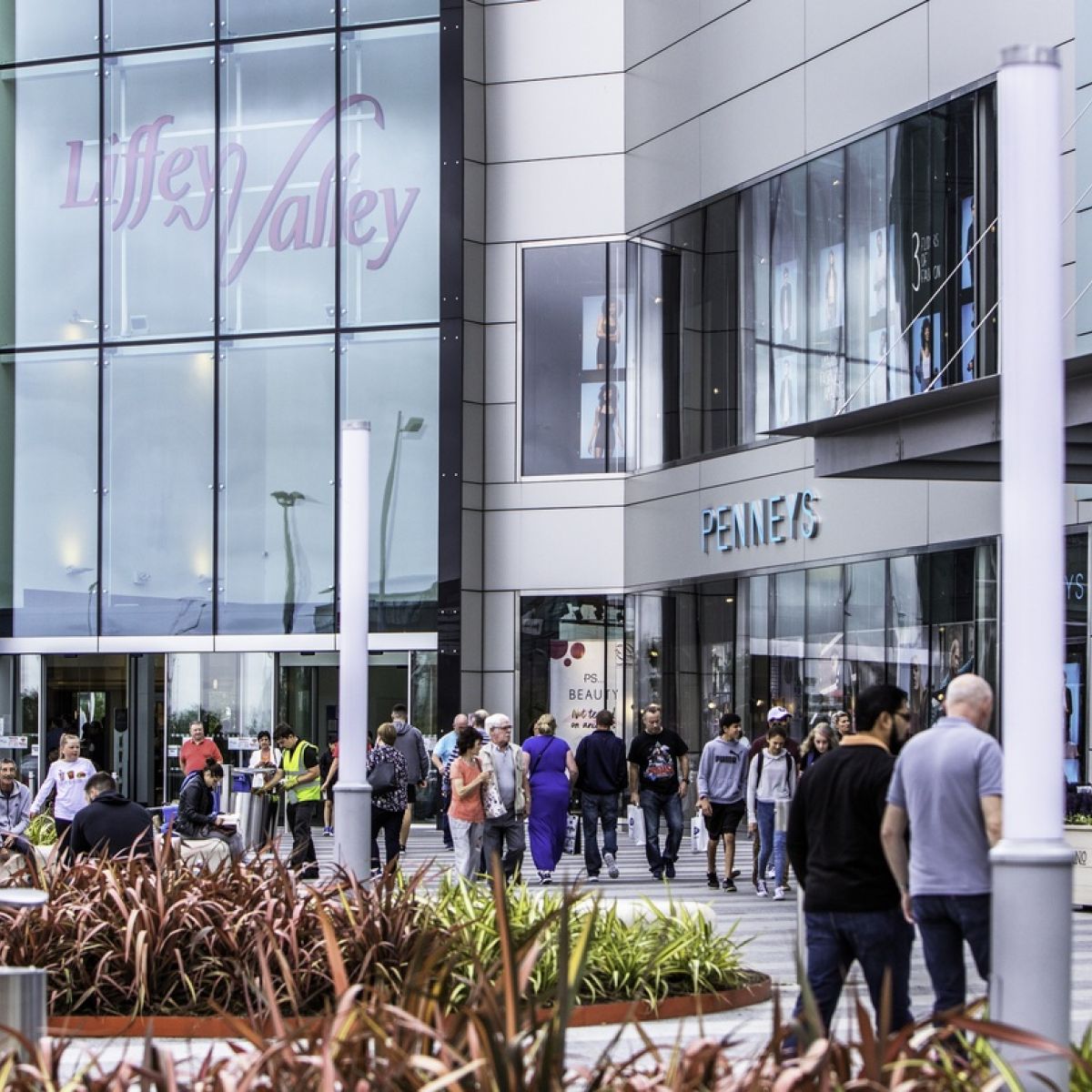 clarks liffey valley opening hours off 