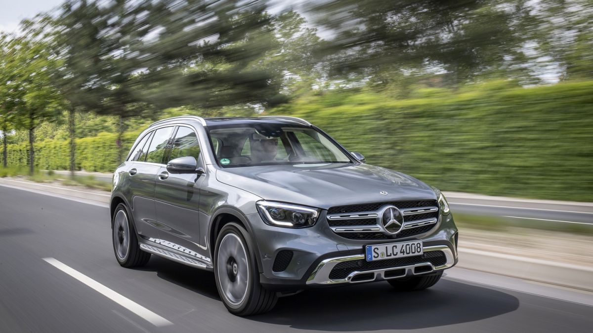 Merc S Updated Glc Keeps One Eye On The Past And One On The Future