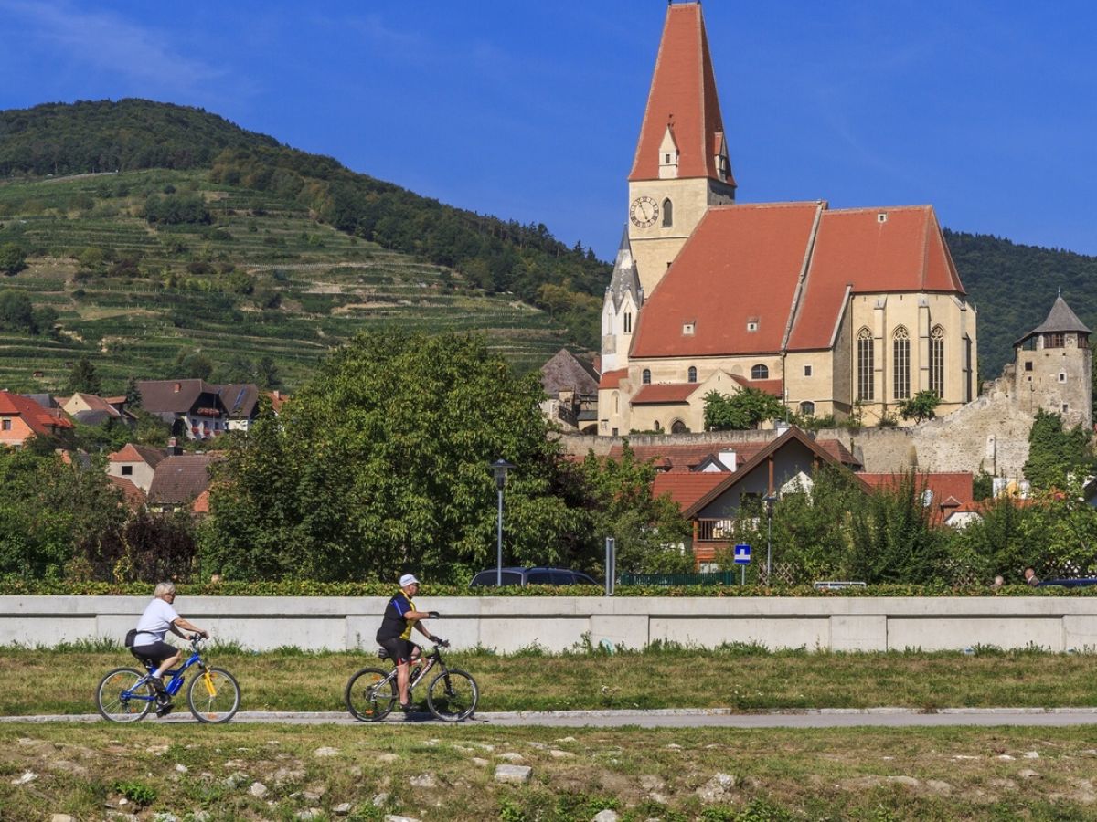 cycling holidays along the danube