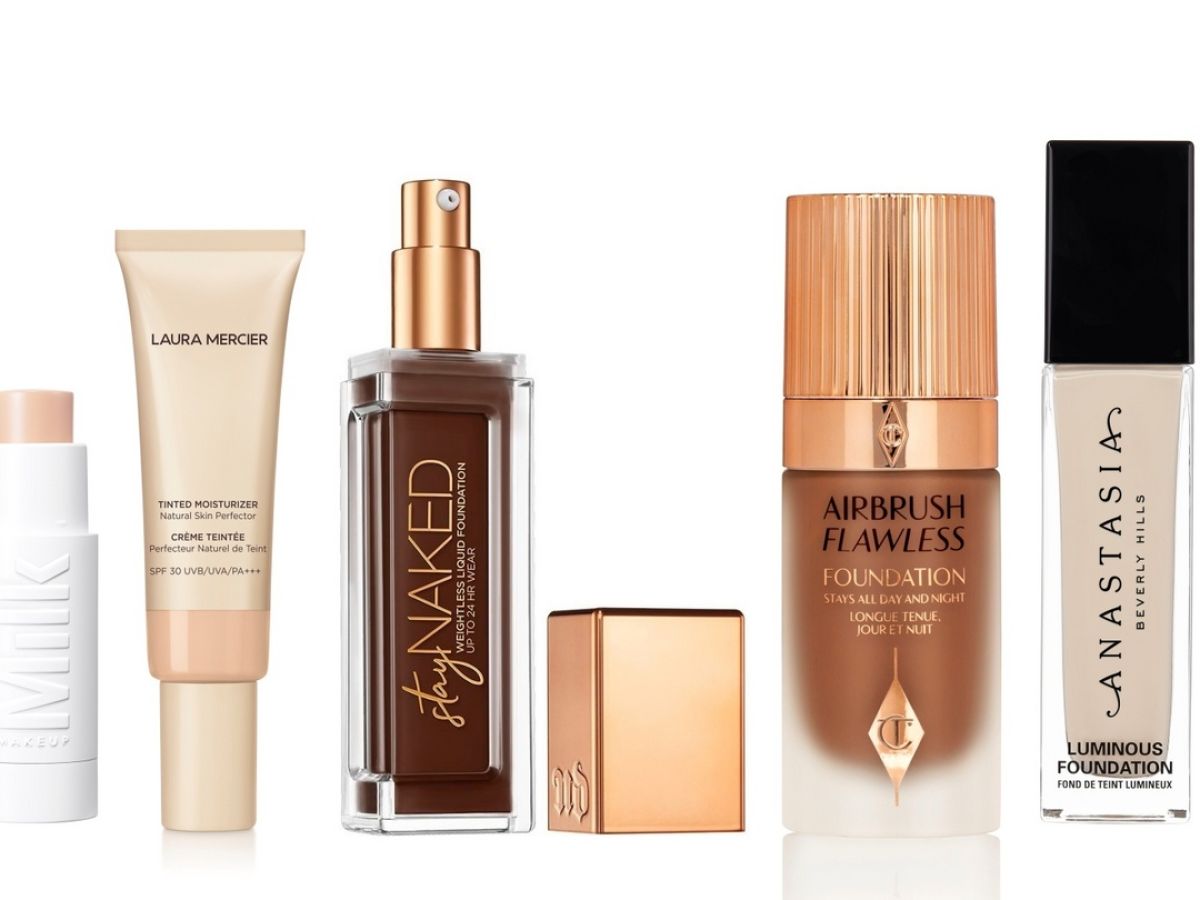 Charlotte тональный. Charlotte Tilbury Airbrush flawless Foundation. Charlotte Tilbury Foundation. Шарлотт Тилбери основа под макияж.