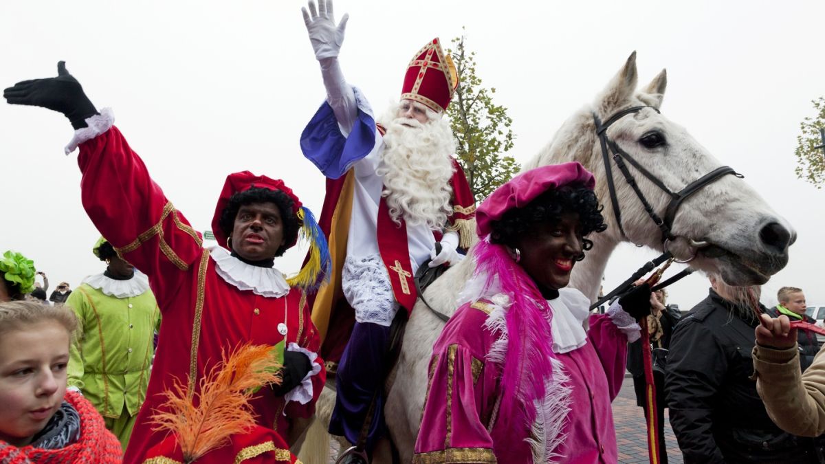 Helper Christmas Parade 2022 Netherlands Christmas Parade To Replace Blackface Make-Up With Soot