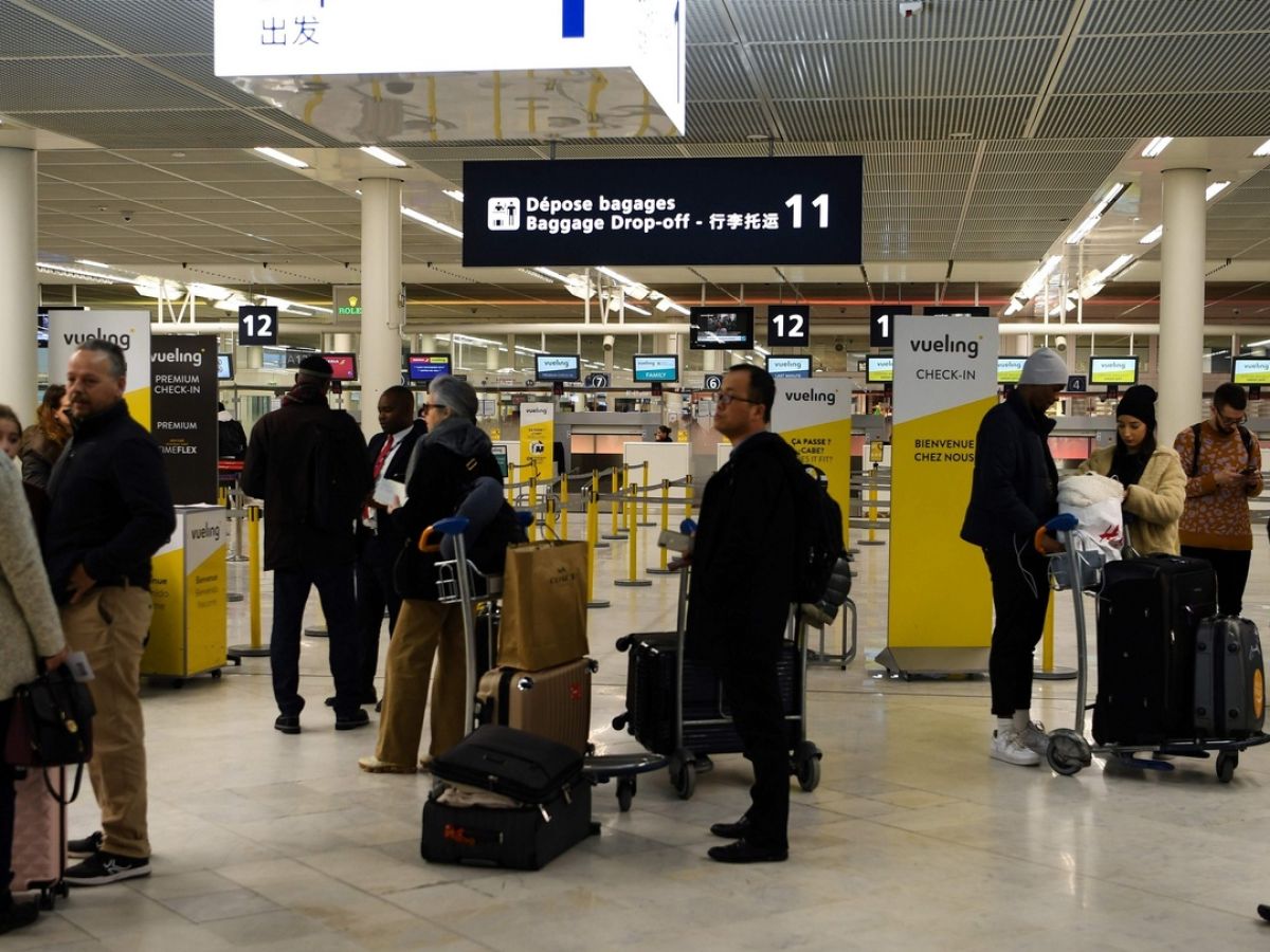 vueling damaged baggage