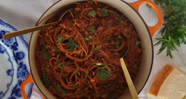 One Pot Spaghetti Bolognese That S Packed With Vegetables