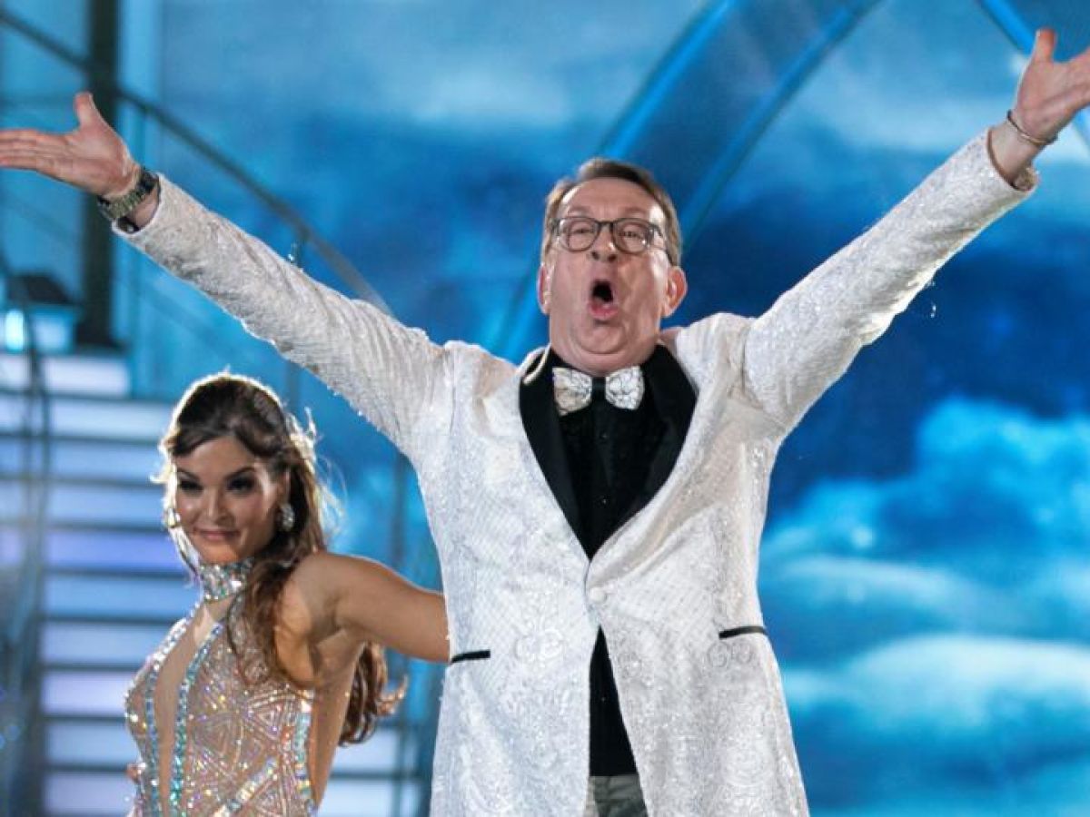 Dancing With The Stars Singing Priest Ray Kelly Conjures Up The Spirit Of Father Ted Ademas hace parte tambien de la banda sonora de basquiat. dancing with the stars singing priest