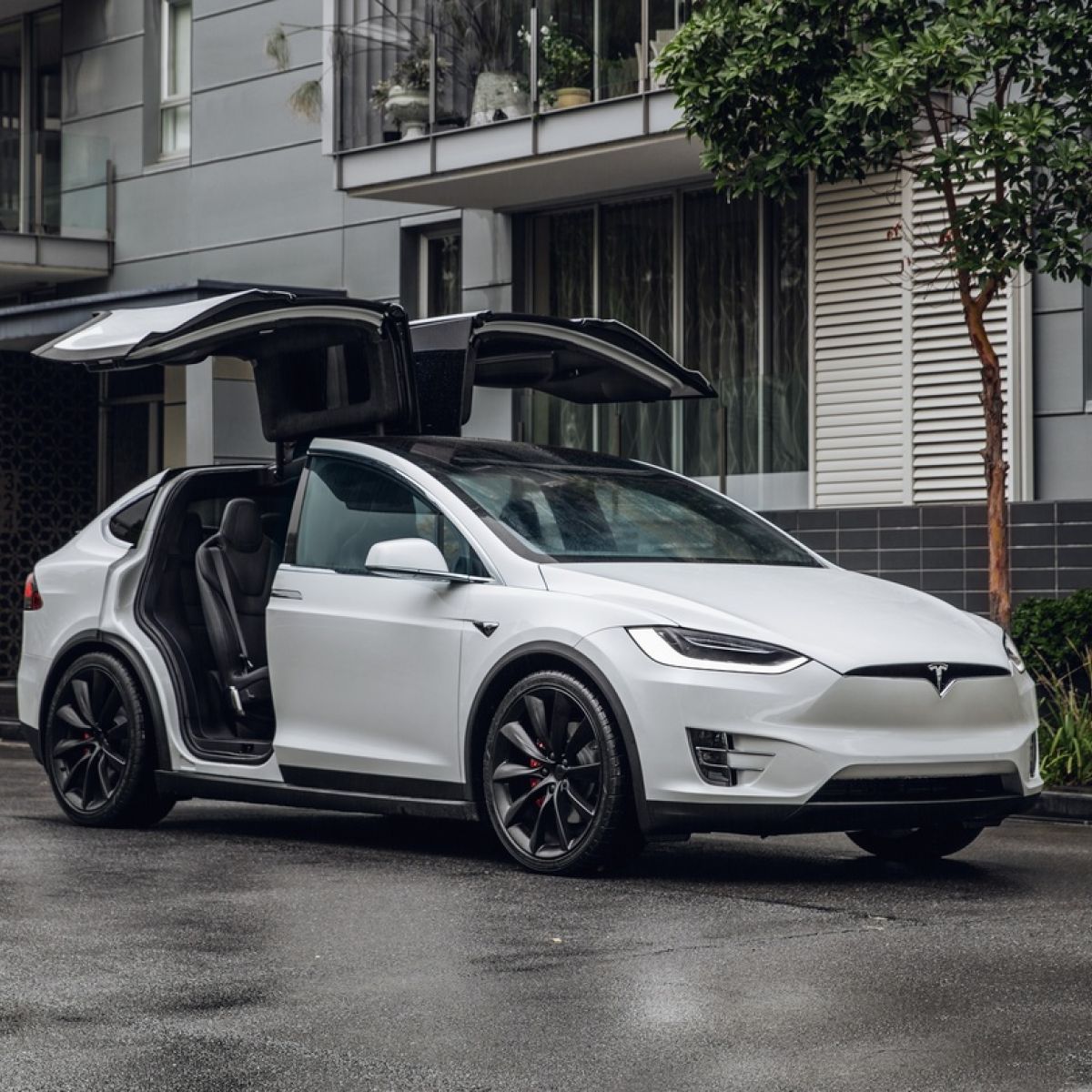 Tesla's next-gen Model X: A frustrating drive – but everyone will love it