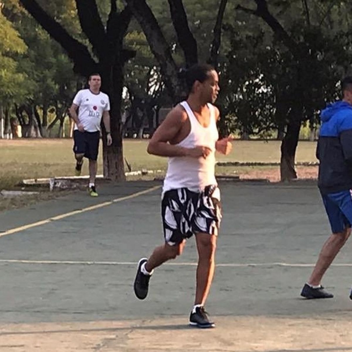 Ronaldinho showcases old Samba magic in a Paraguayan prison