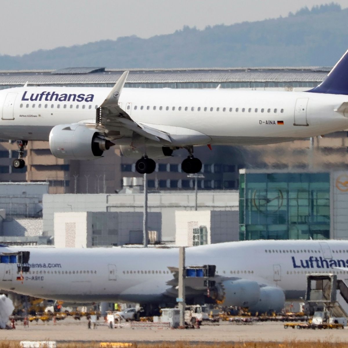 Lufthansa Preparing For Drastic Cutbacks In Workforce And Fleet