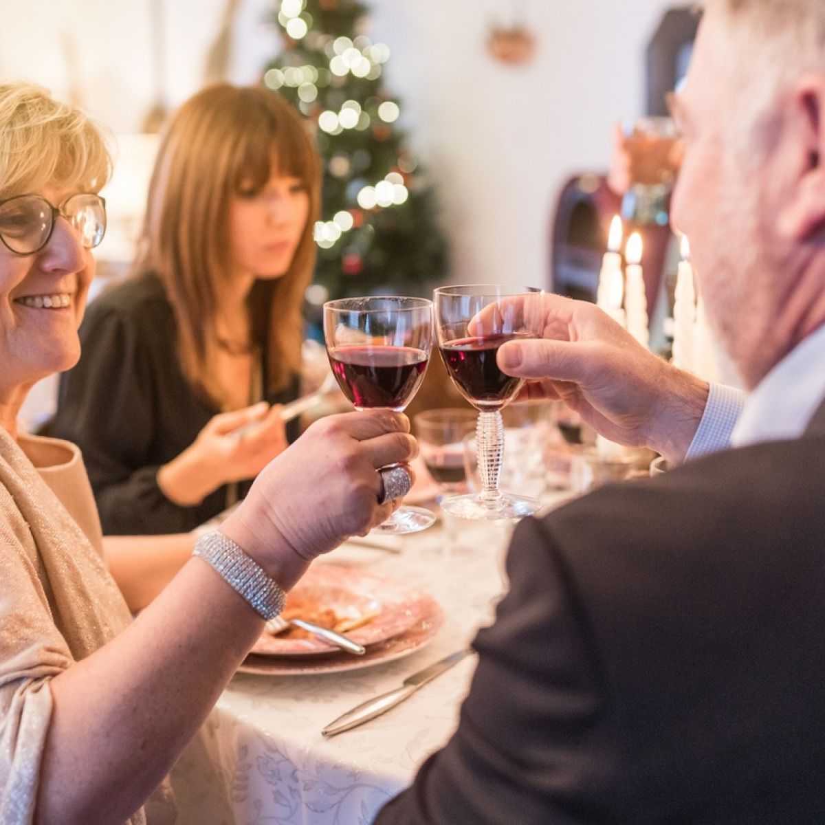 Invite An Elderly Person For Christmas Dinner 2022 How To Safely Host Family And Friends In Your Home During Christmas In The  Time Of Covid