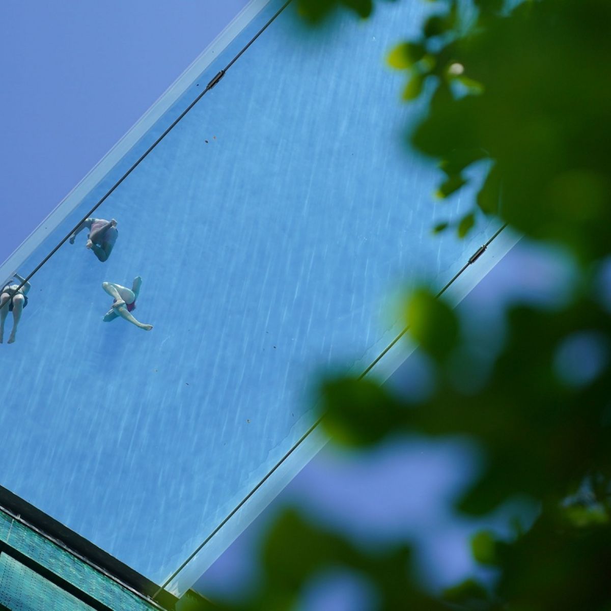 Irish Built Sky Pool A World First 10 Storeys Up Transparent And Hanging Between Two High Rises