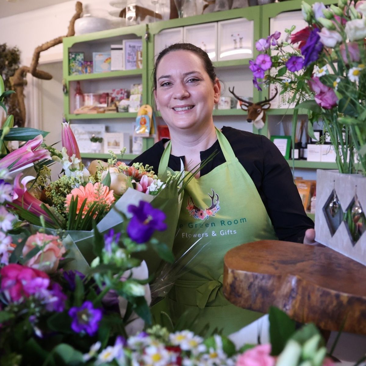 How To Make The Most Of Garden Flowers In Your Home