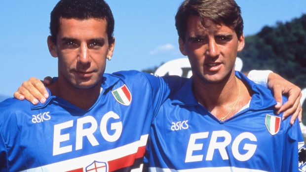 Gianluca Vialli della Sampdoria abbraccia Roberto Mancini in campo nella stagione 1991. File Image: Getty