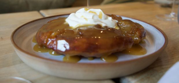 Apple tart Tatin, Calvados, crème fraiche