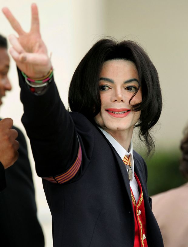 Jackson acknowledges fans as he arrives at court in Santa Barbara, 2005. Photograph: Carlo Allegri/Getty Images