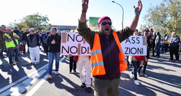 Protests in Italy as Covid pass becomes mandatory for workers