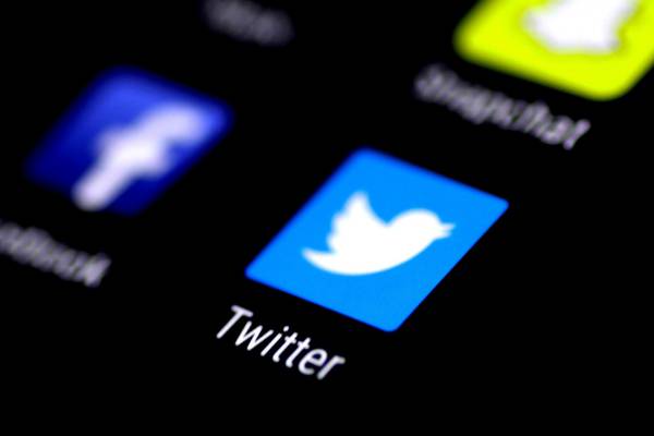 Twitter warns all users to change password following glitch