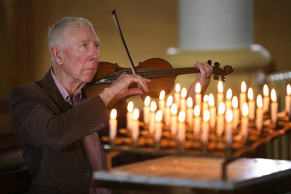 Irish traditional musician Charlie Lennon has died aged 85