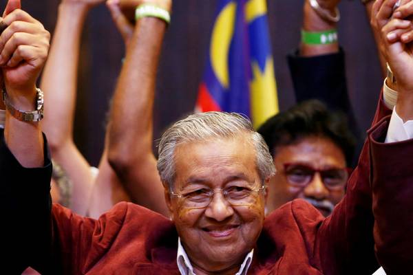 Mahathir Mohamad (92) sworn in as Malaysia PM after huge upset