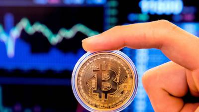 Bitcoin sinks sharply amid concerns about adoption of cryptocurrencies