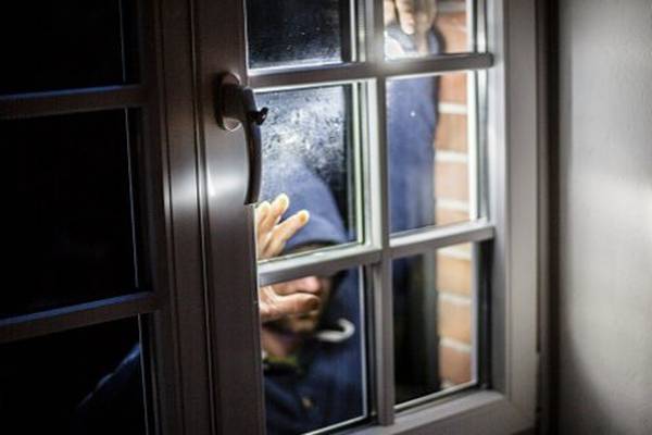 Putting holiday photos on social media helps burglars, warns PSNI