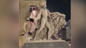 Brussels statue allegedly damaged by young Irishman during night-time climb