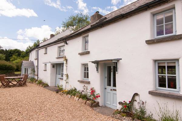 Pottery cottage in one of Ireland’s prettiest villages: €349K