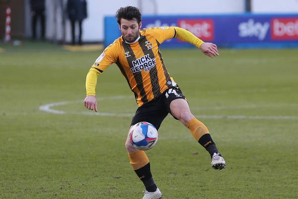Evergreen Wes Hoolahan playing central part in Cambridge adventure